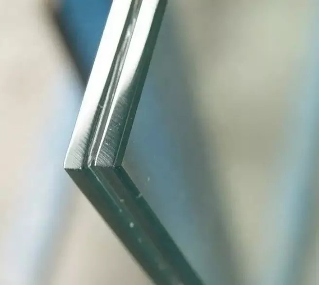 建物の壁6.38mm 10.38mmのための低い鉄の緩和された三重薄板にされたガラス シート